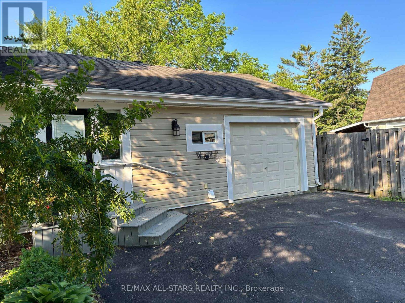 Scugog, ON L0C1G0,2 HENRIETTA STREET