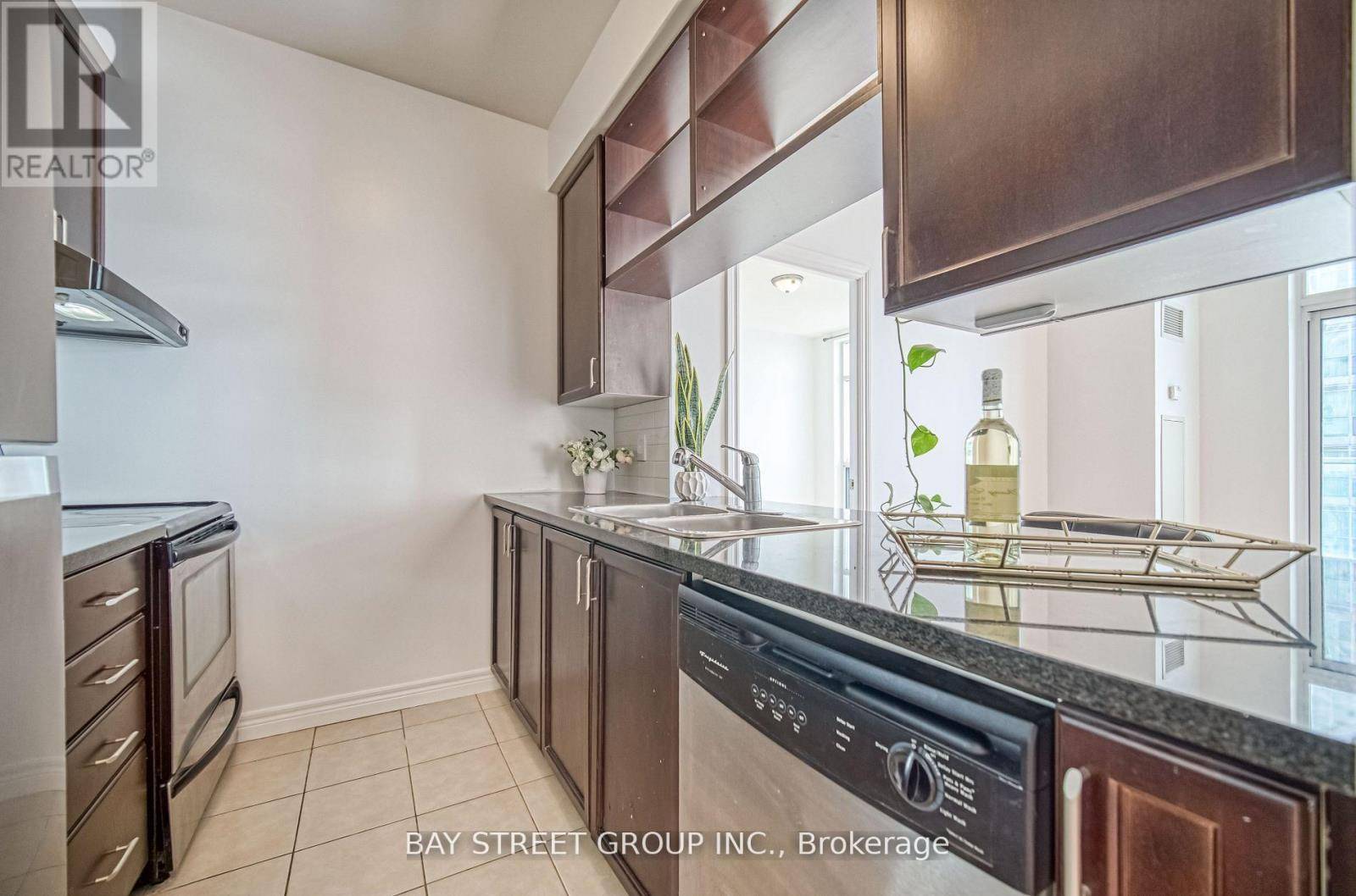 Toronto (bendale), ON M1P0B2,70 Town Centre CT #Ph#3603