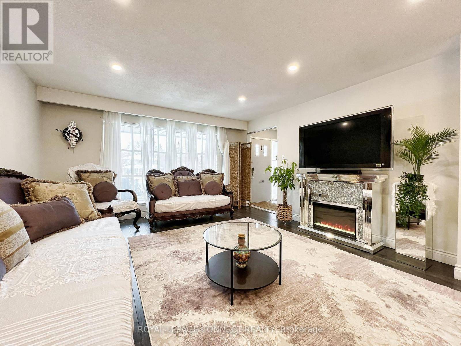 Toronto (guildwood), ON M1E1T4,24 LALTON PLACE