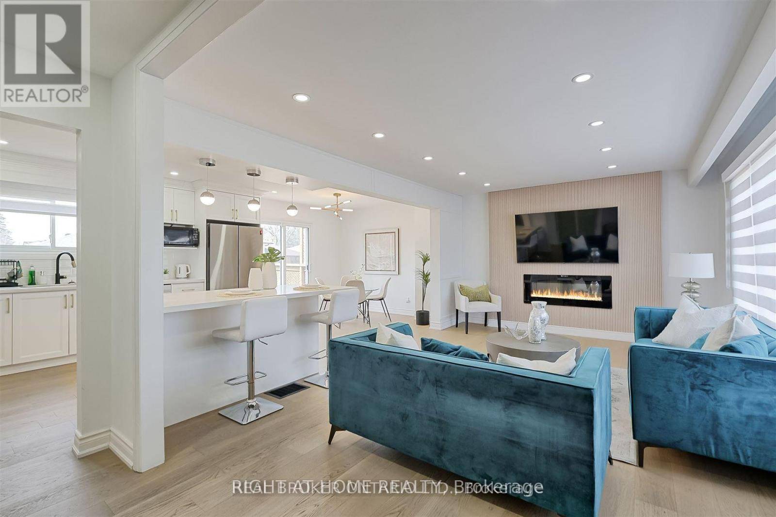 Oshawa (centennial), ON L1G2Y5,UPPER-778 ASHLEY COURT