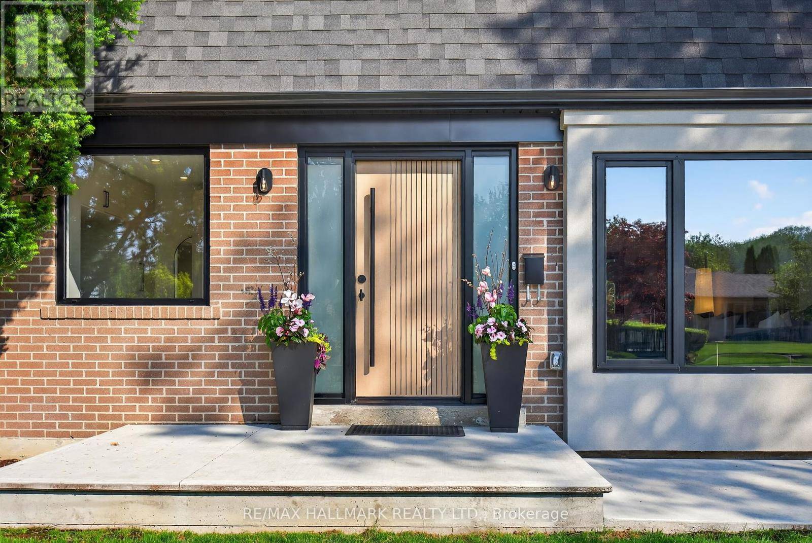 Toronto (guildwood), ON M1E1B8,225 CATALINA DRIVE