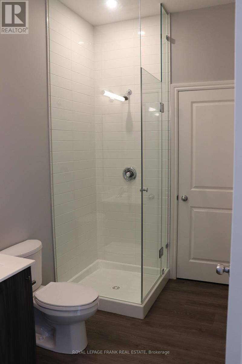 Whitby (downtown Whitby), ON L1N0N4,513 Dundas ST East #D