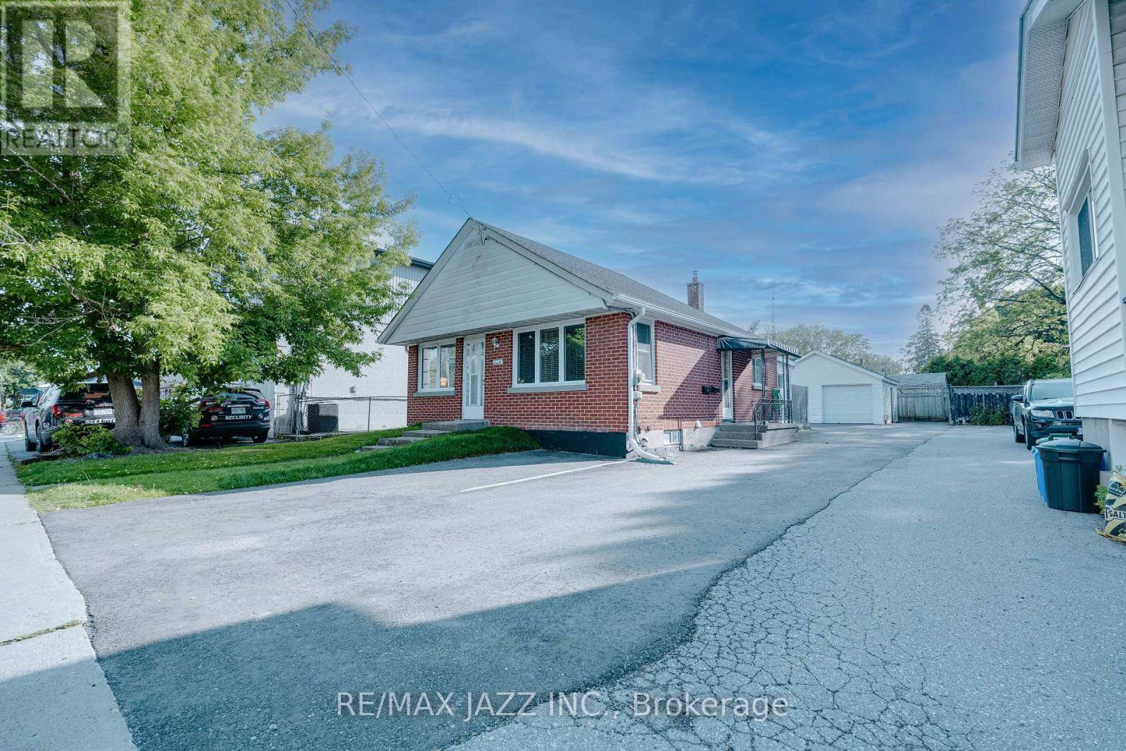 Oshawa (mclaughlin), ON L1J4Y6,228 GIBBONS STREET