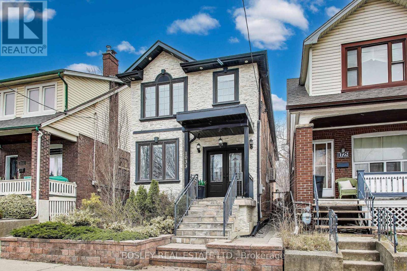 Toronto (woodbine-lumsden), ON M4C4C2,1033 Woodbine AVE #Upper