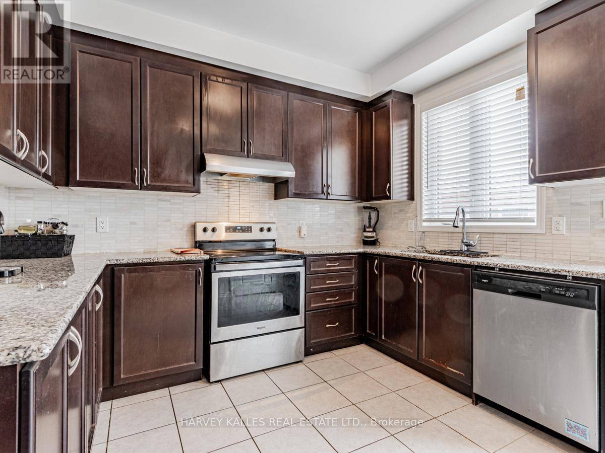 Toronto (clairlea-birchmount), ON M1L0J3,148 CLEANSIDE ROAD