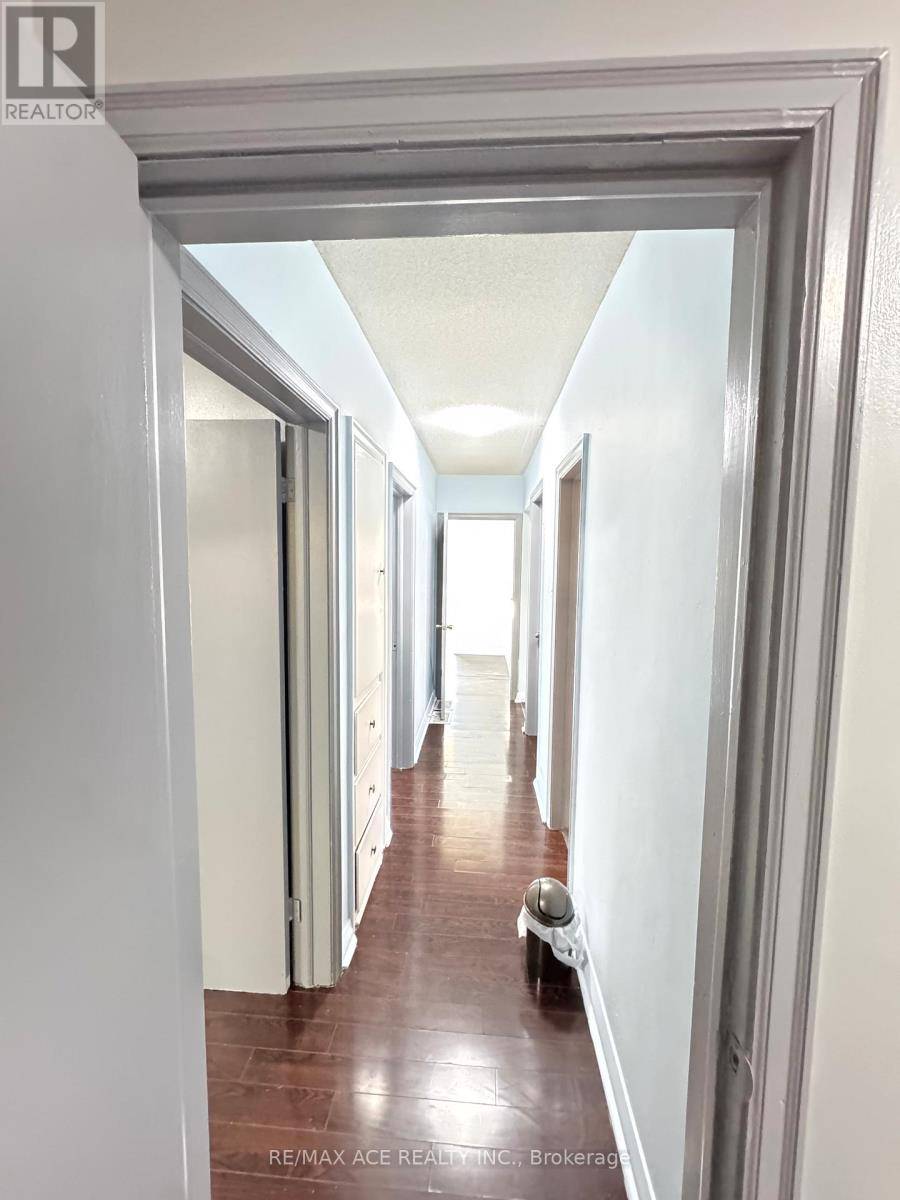 Toronto (wexford-maryvale), ON M1R3K7,59 Dewey DR #Main