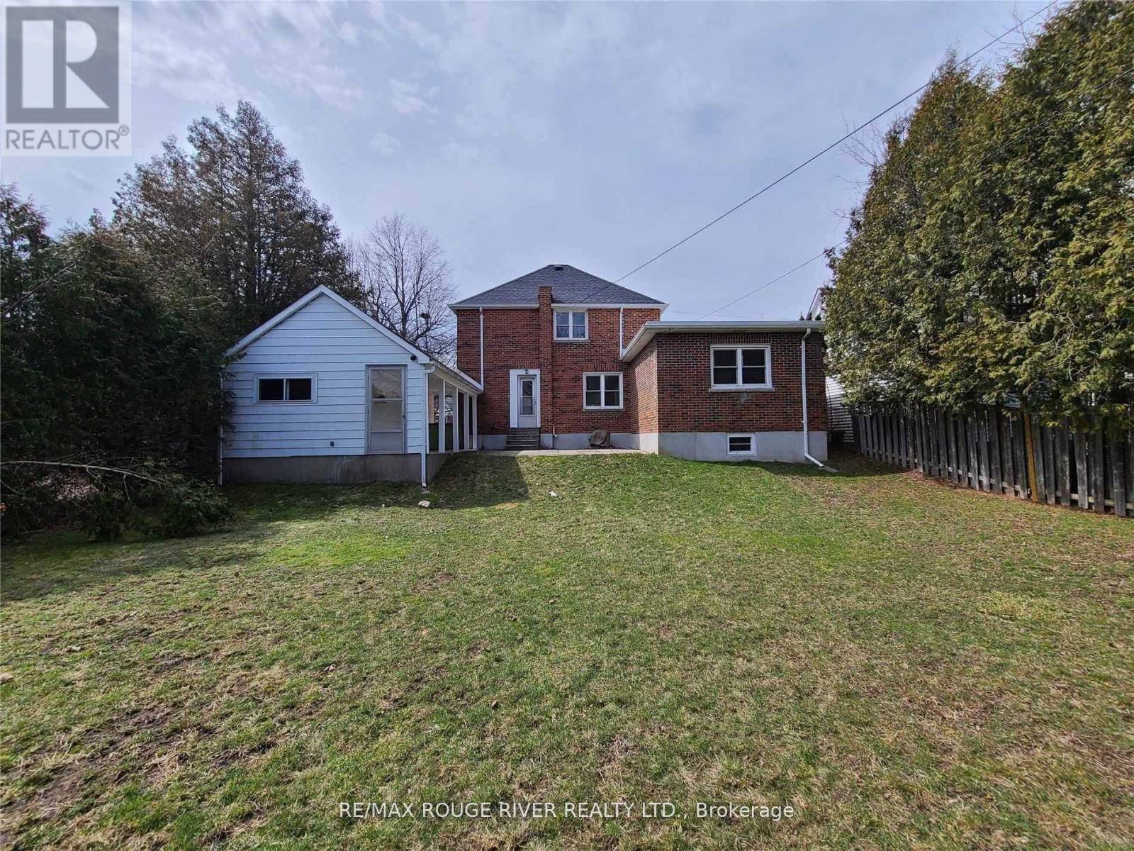Oshawa (centennial), ON L1G5G5,821 MARY STREET