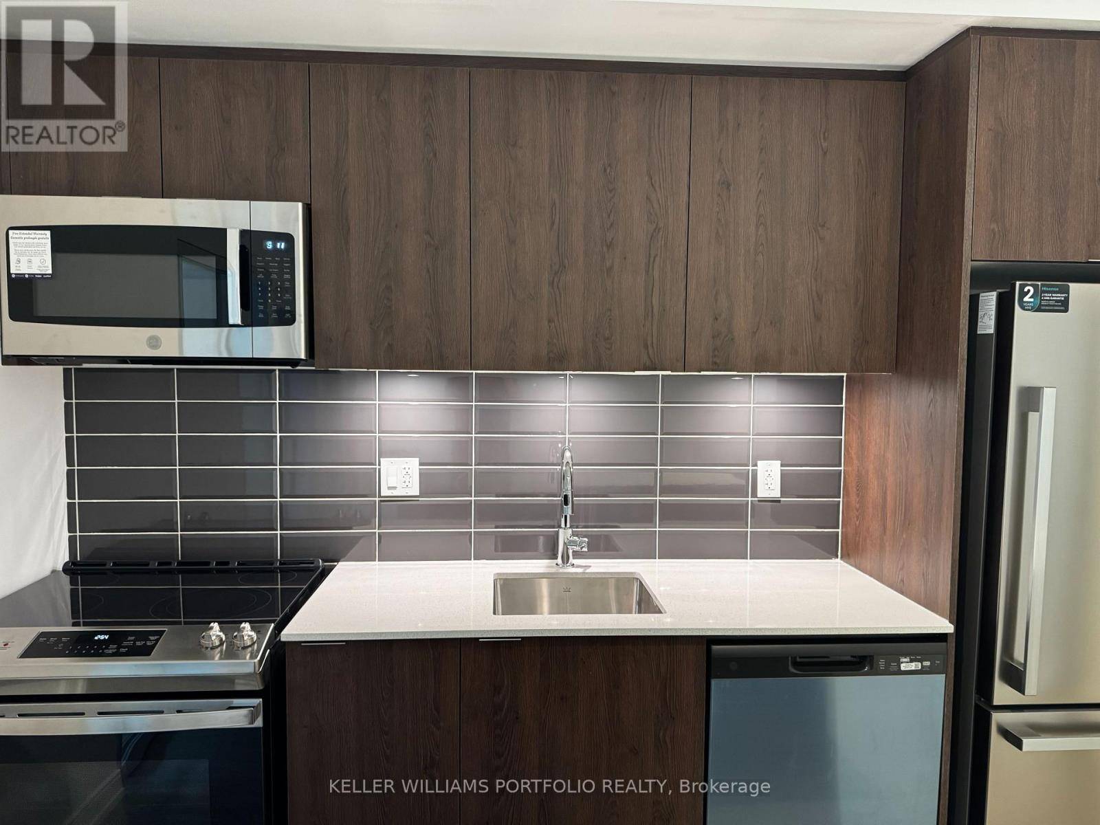 Toronto (birchcliffe-cliffside), ON M1N1Y1,172 Clonmore DR #20