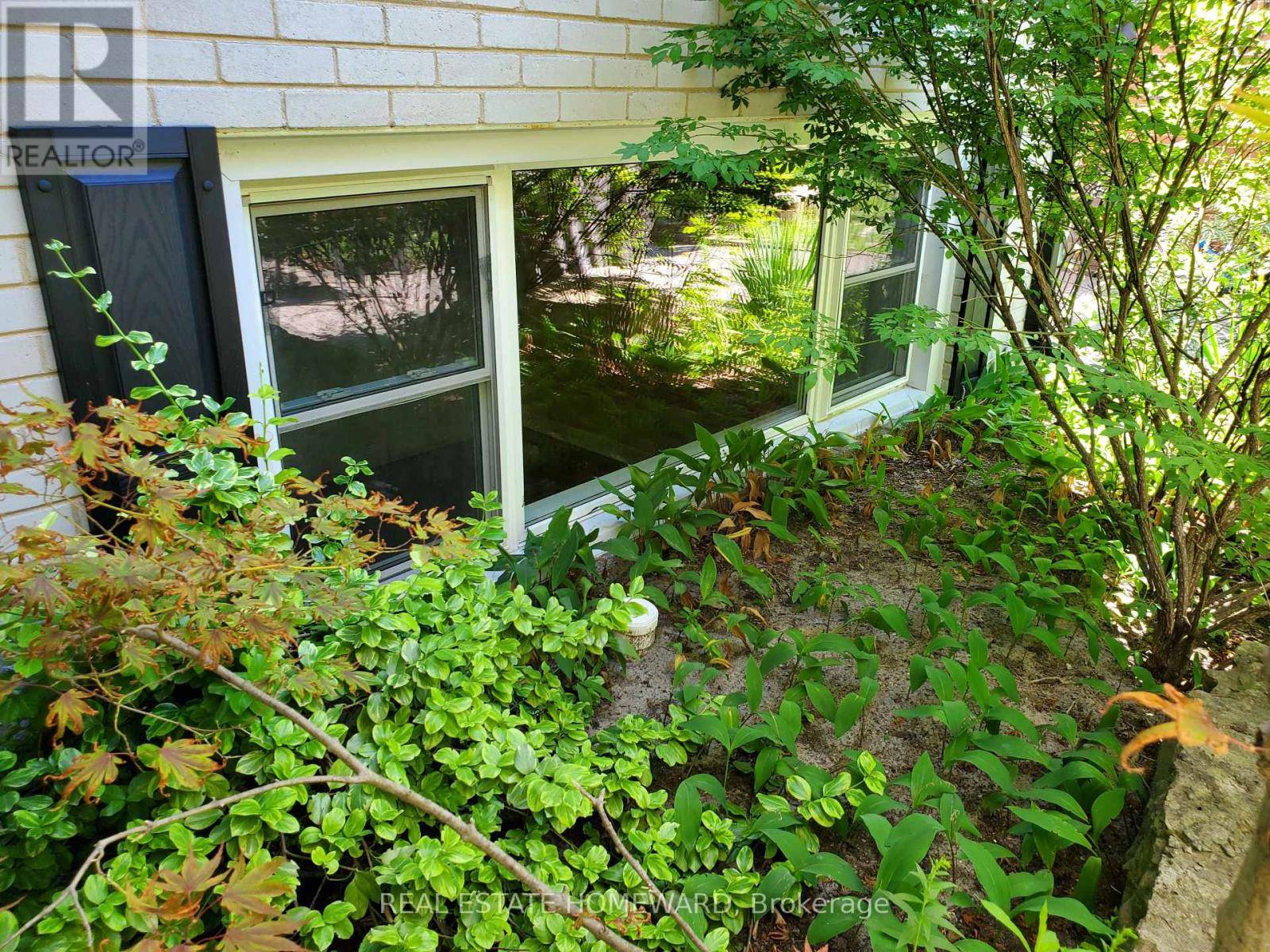 Toronto (east End-danforth), ON M4E1V6,21 Love CRES #Lower