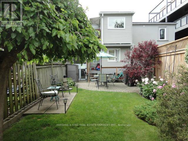 Toronto (greenwood-coxwell), ON M4L2V8,37 CONNAUGHT AVENUE