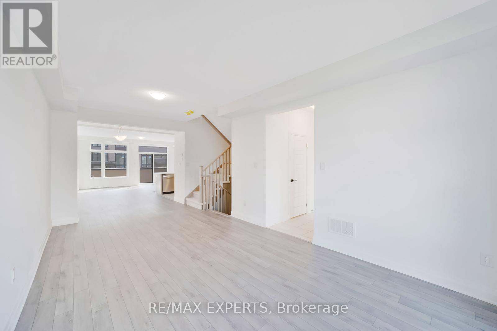 Oshawa (samac), ON L1K3G4,793 CONLIN ROAD E