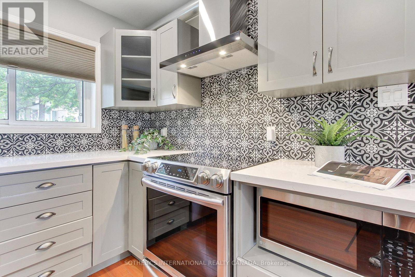 Oshawa (lakeview), ON L1J1A4,781 STONE STREET