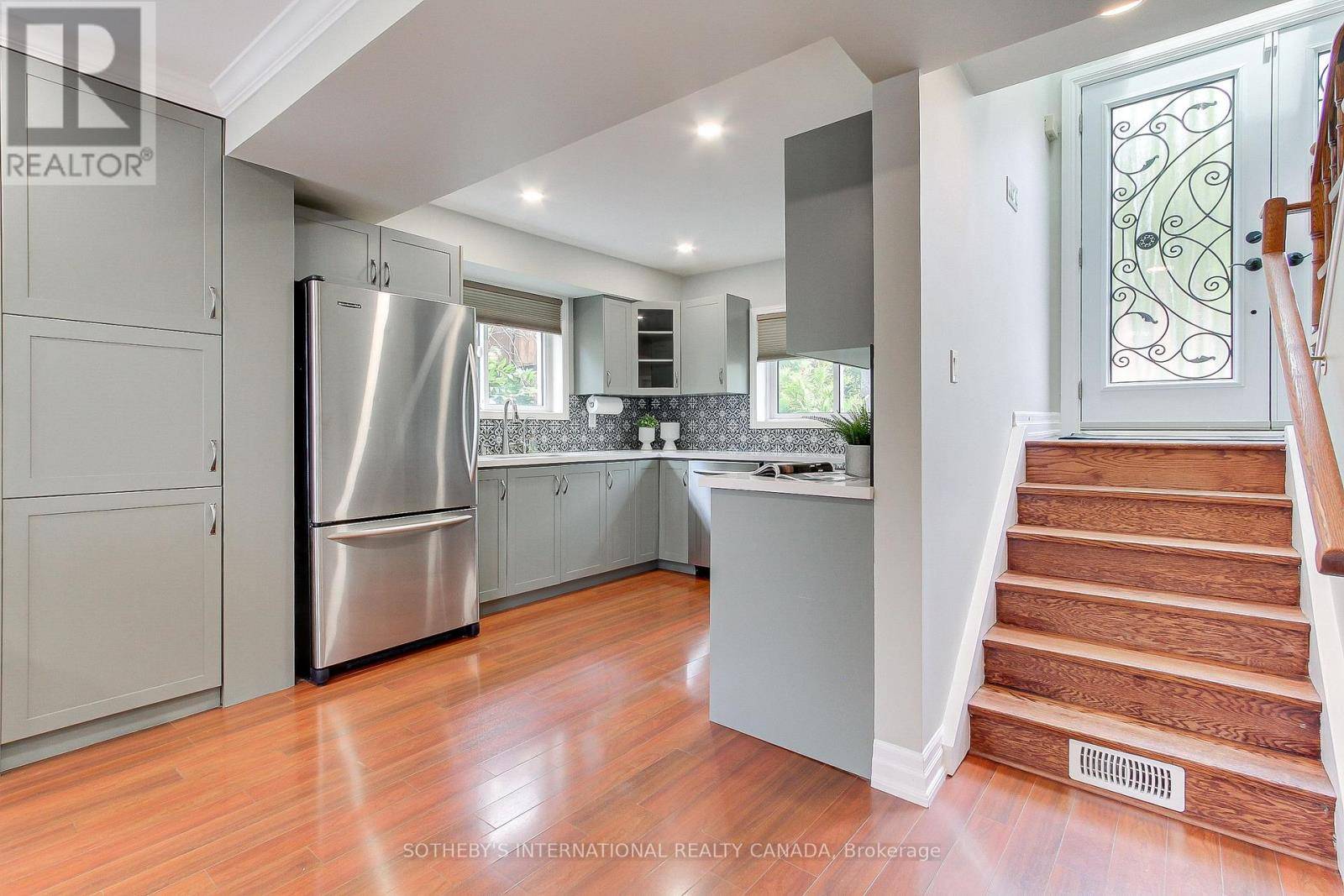 Oshawa (lakeview), ON L1J1A4,781 STONE STREET