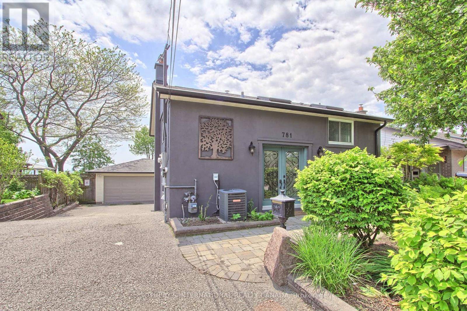 Oshawa (lakeview), ON L1J1A4,781 STONE STREET