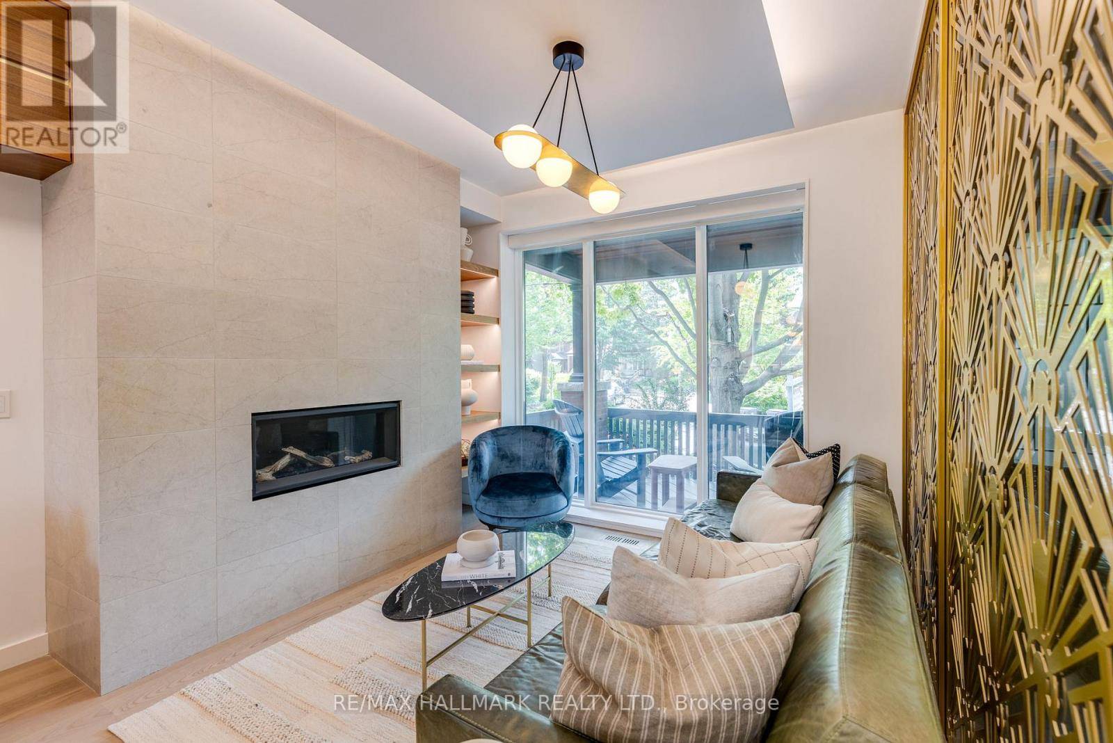 Toronto (blake-jones), ON M4J3L9,57 RAVINA CRESCENT