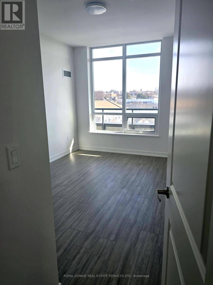 Whitby (pringle Creek), ON L1N2K2,1010 Northeast Dundas ST North #PH05