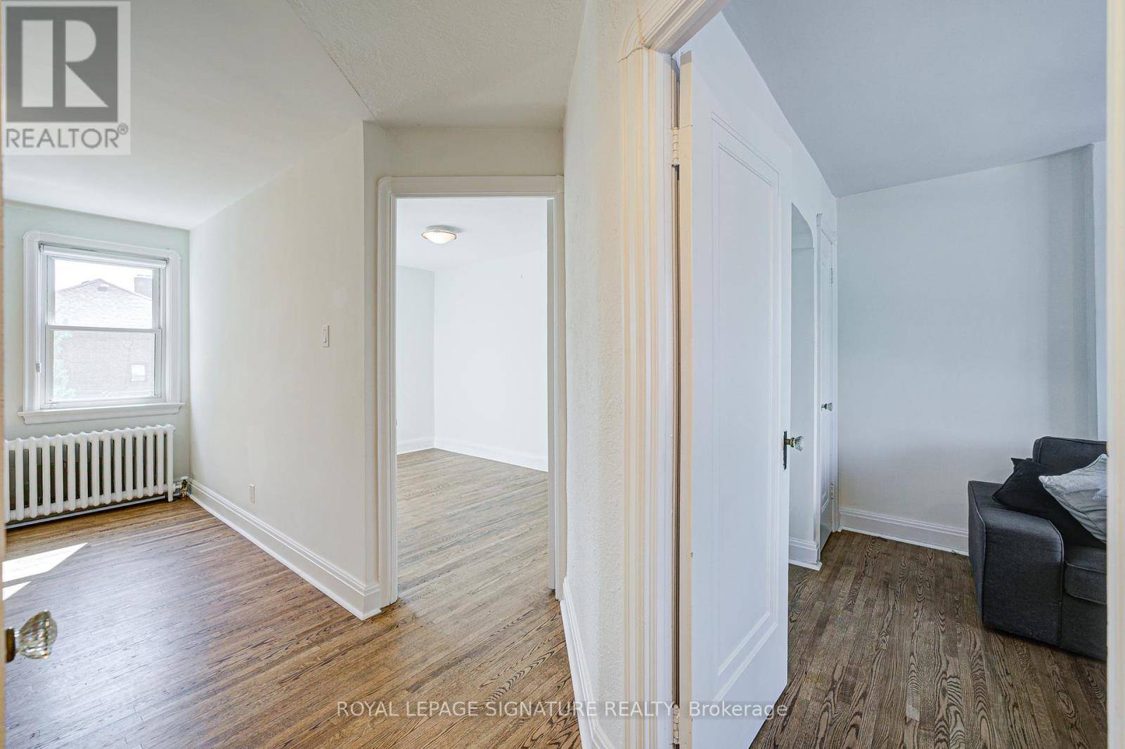 Toronto (east York), ON M4K3W4,1063 Pape AVE #Upper