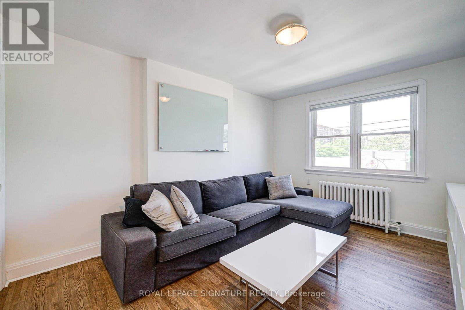 Toronto (east York), ON M4K3W4,1063 Pape AVE #Upper