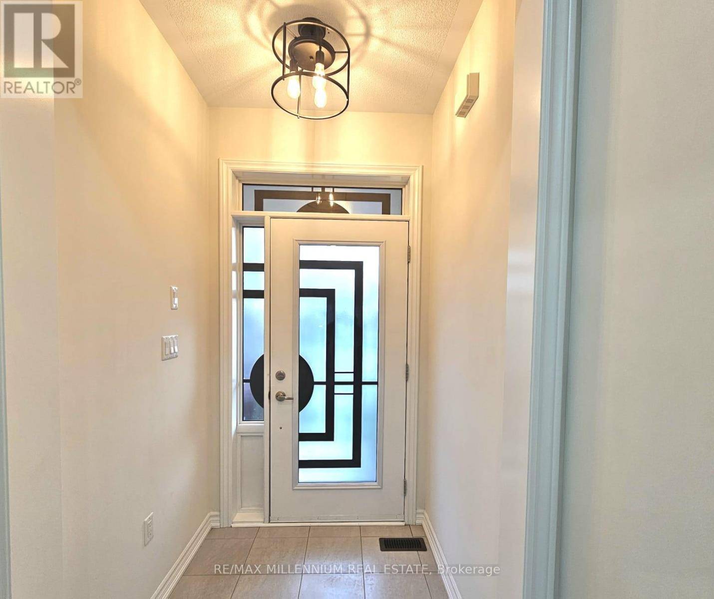 Clarington (bowmanville), ON L1C4A6,139 CROMBIE STREET