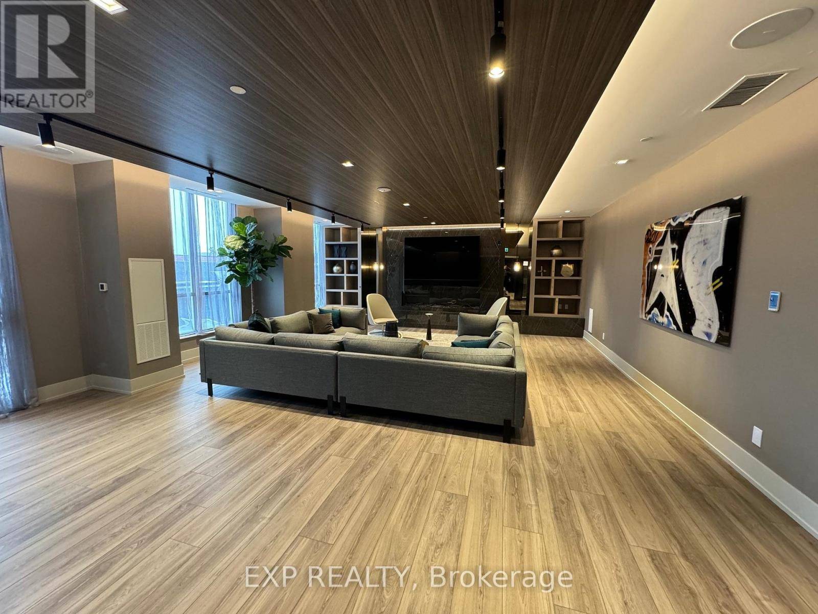 Toronto (east End-danforth), ON M4C0B3,286 MAIN ST #1503