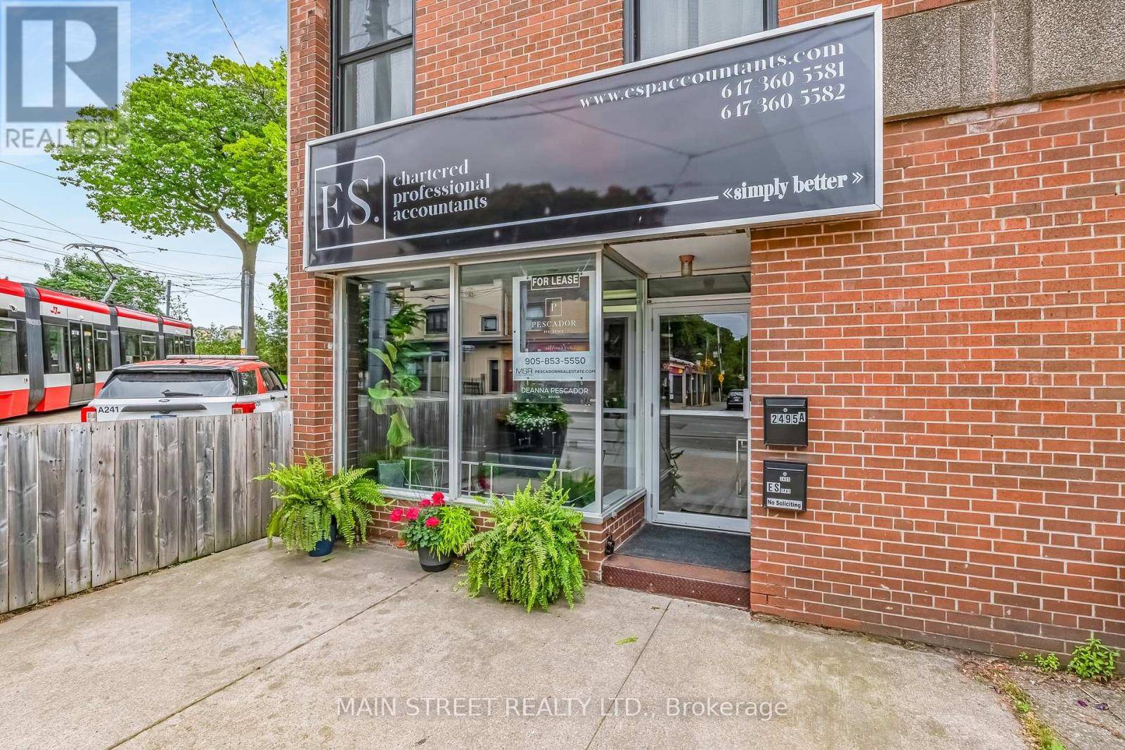 Toronto (the Beaches), ON M4E1H9,2495 QUEEN STREET E