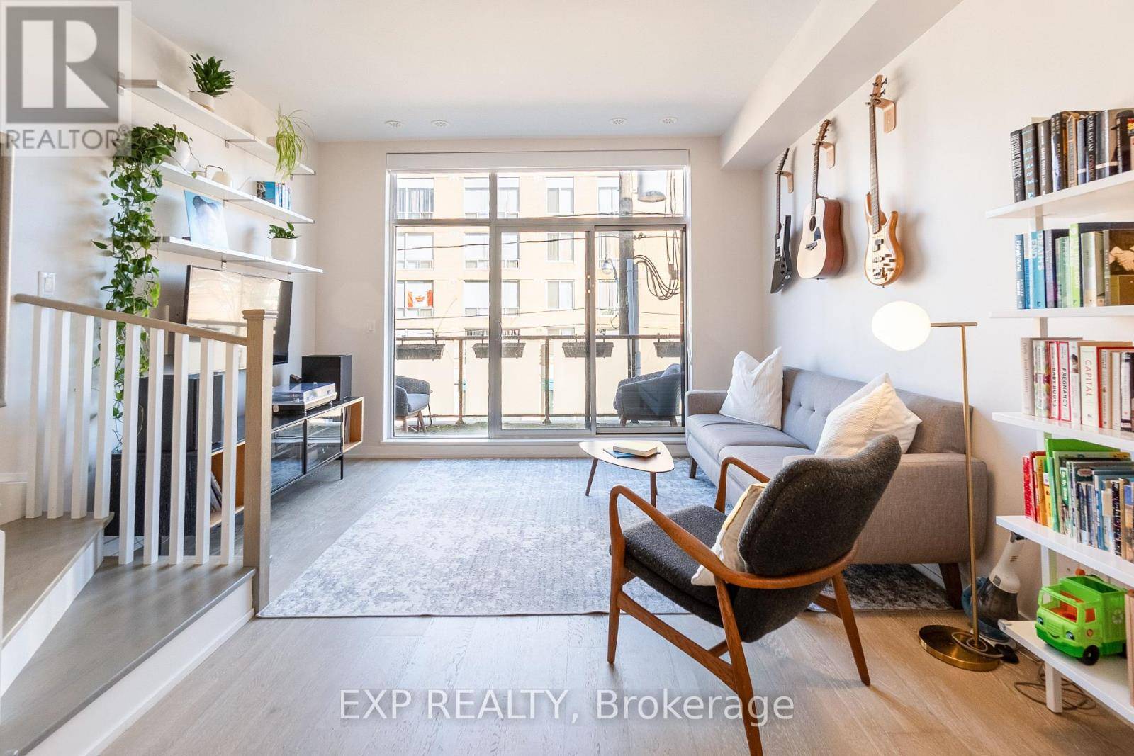 Toronto (greenwood-coxwell), ON M4L1Y8,1321 Gerrard ST East #8