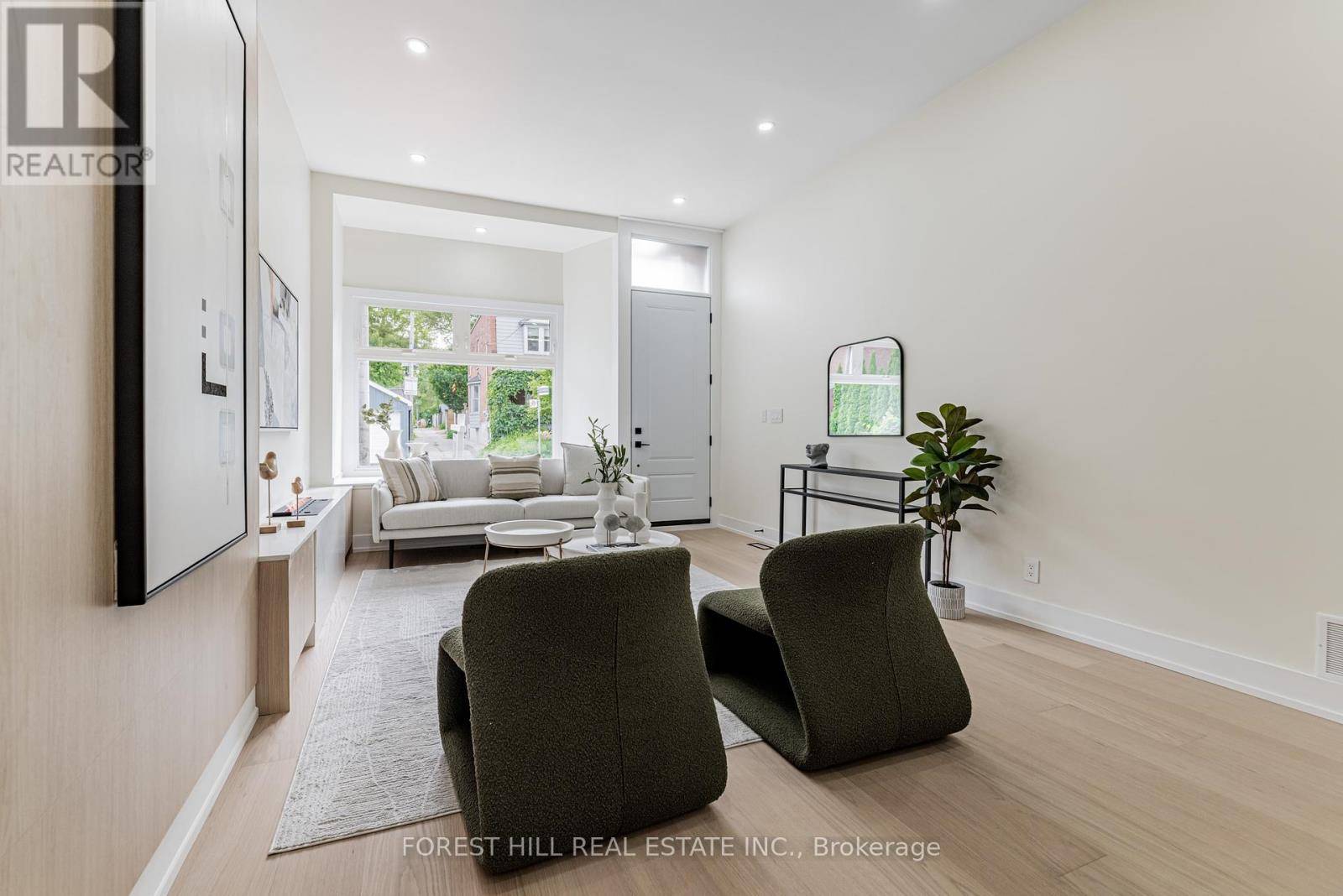 Toronto (north Riverdale), ON M4K3B6,557 LOGAN AVENUE