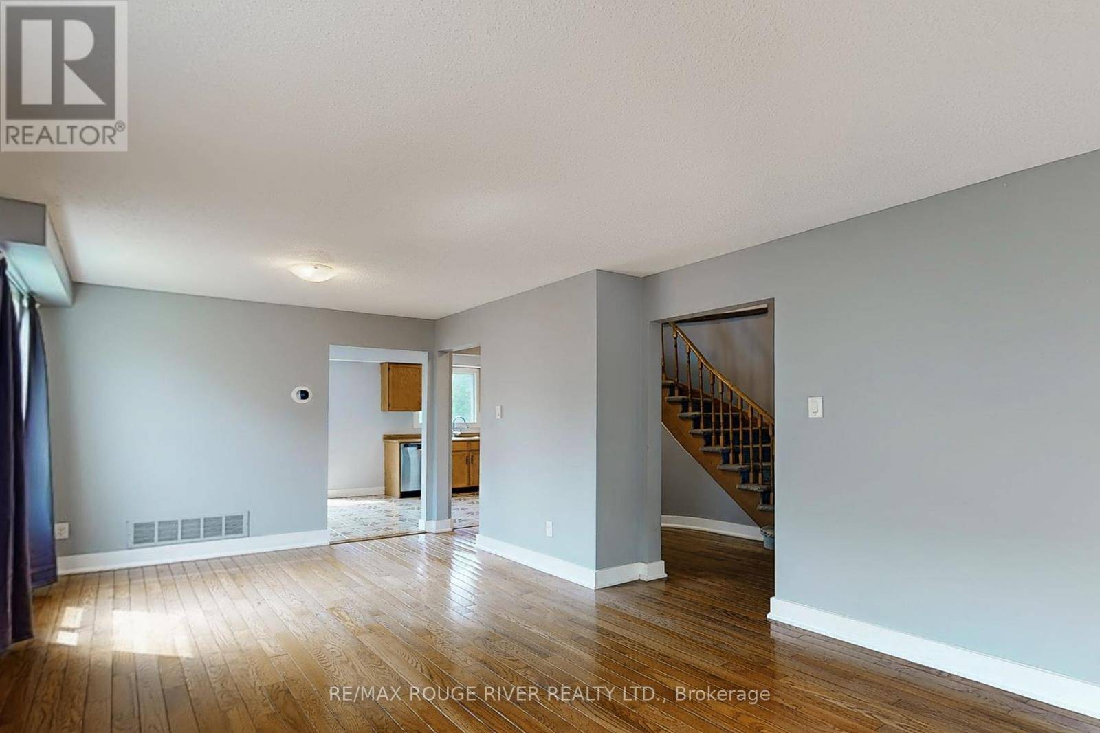 Toronto (rouge), ON M1C3N6,11 GRANDHALL COURT