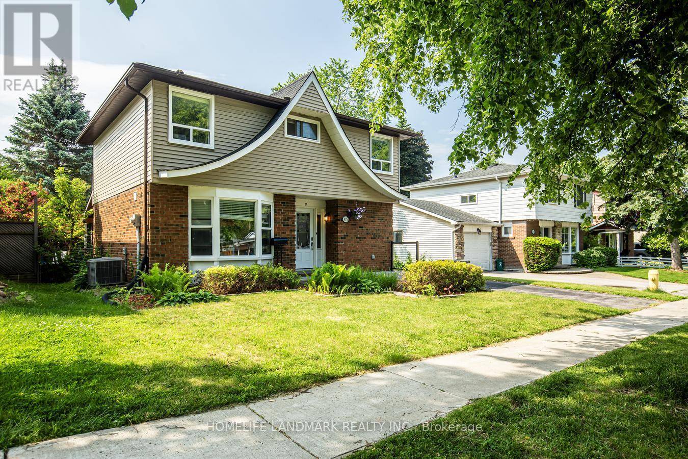 Whitby (downtown Whitby), ON L1N1Y6,915 HARDING STREET