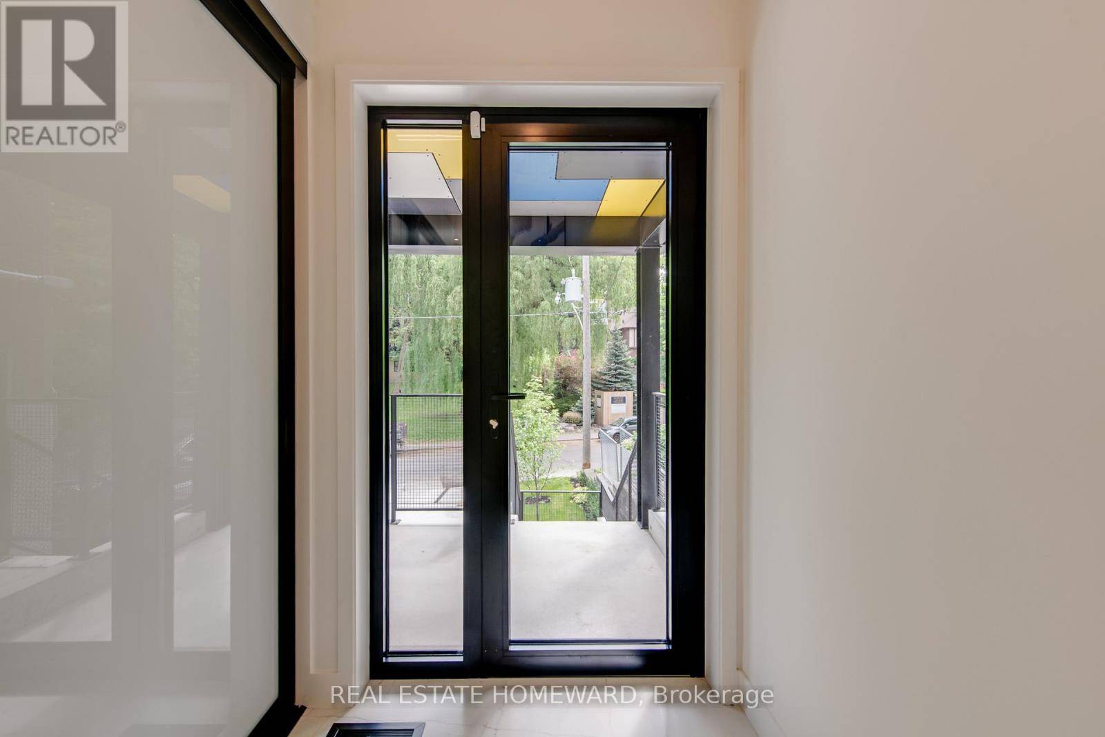 Toronto (the Beaches), ON M4L3S6,174 KENILWORTH AVENUE
