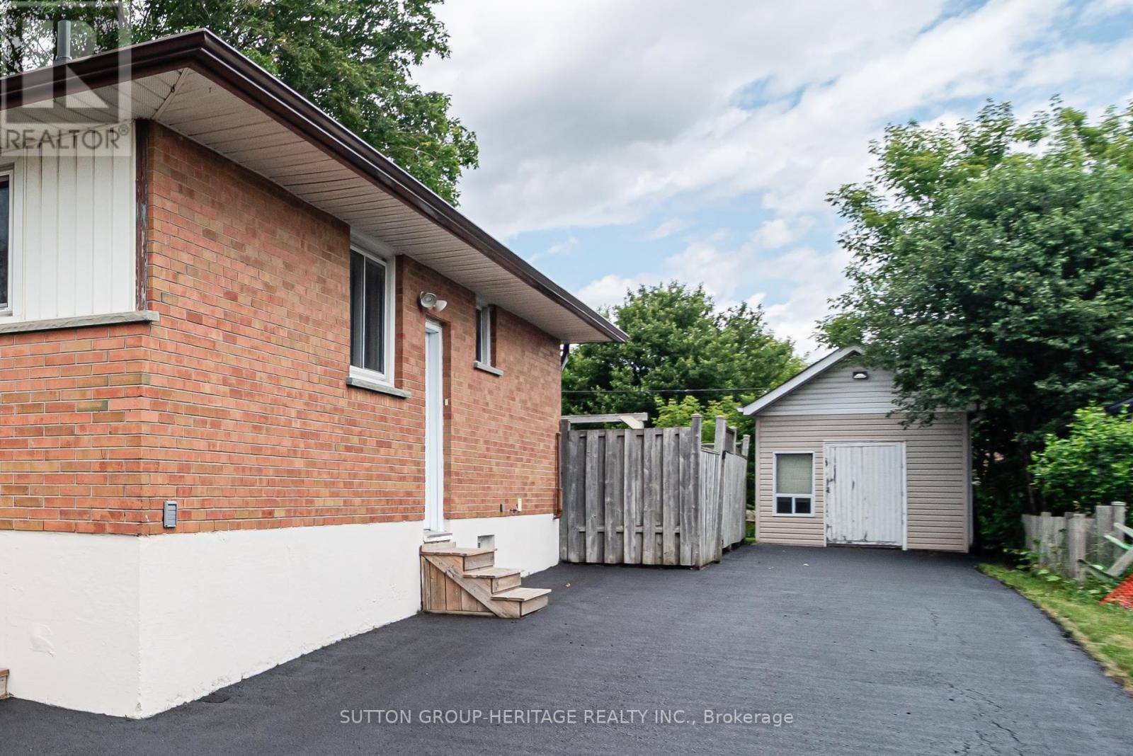 Oshawa (lakeview), ON L1H3V1,388 WOLFE STREET