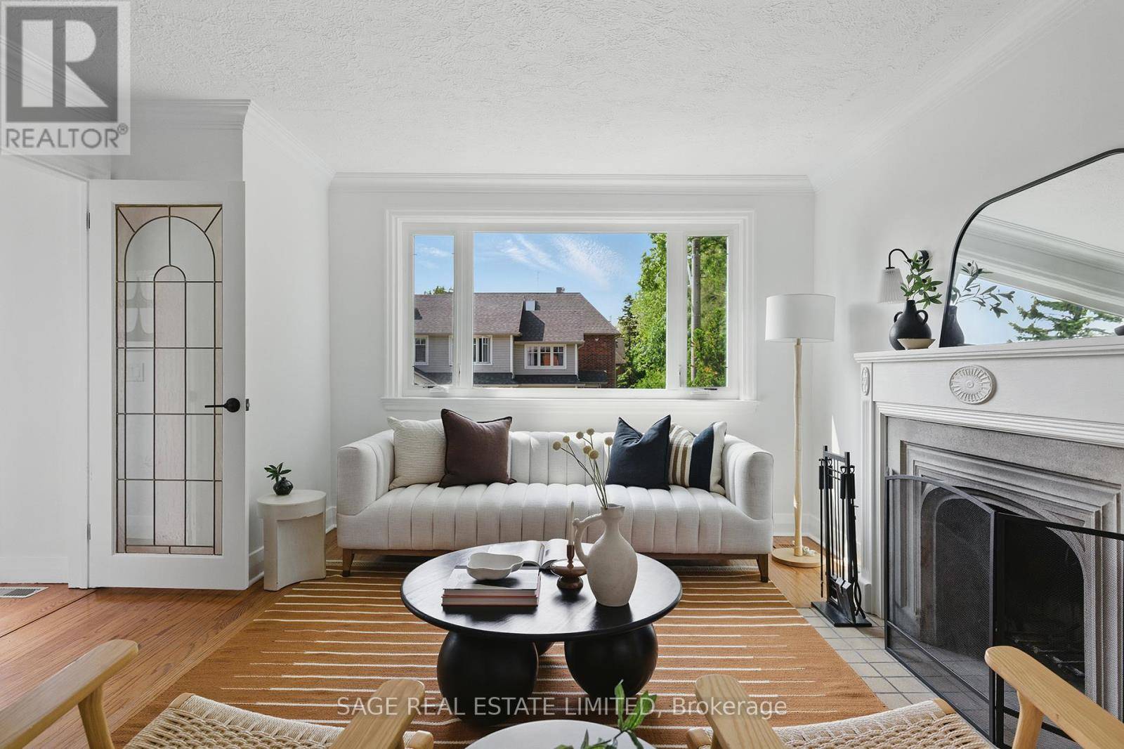 Toronto (the Beaches), ON M4E1N6,14 LONG CRESCENT
