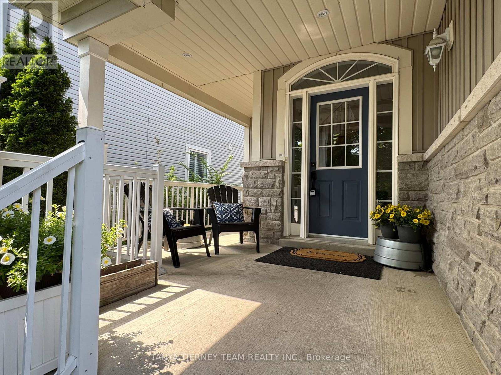 Whitby (brooklin), ON L1M2M1,364 CARNWITH DRIVE E