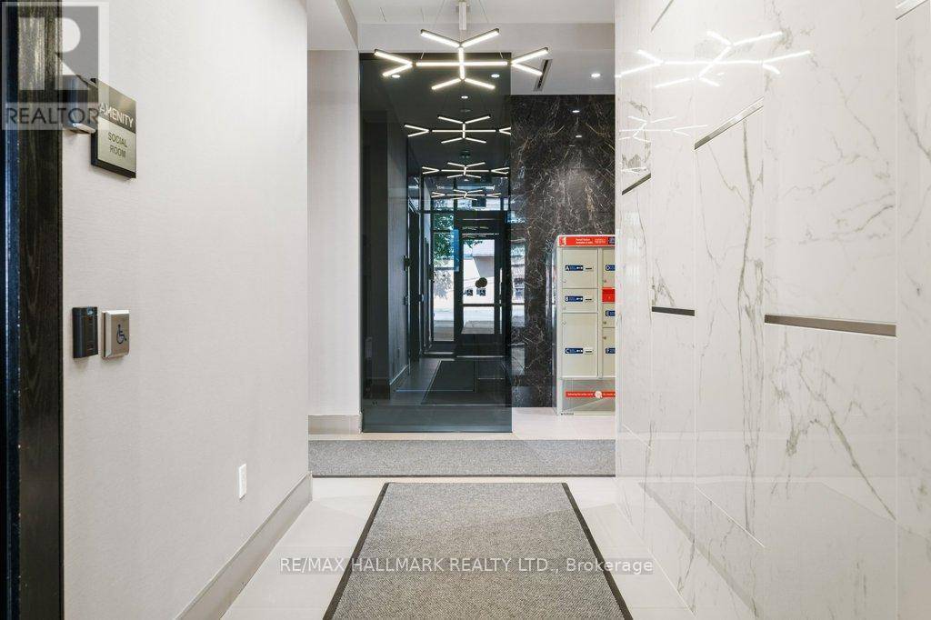Toronto (the Beaches), ON M4E1R6,665 Kingston RD #308