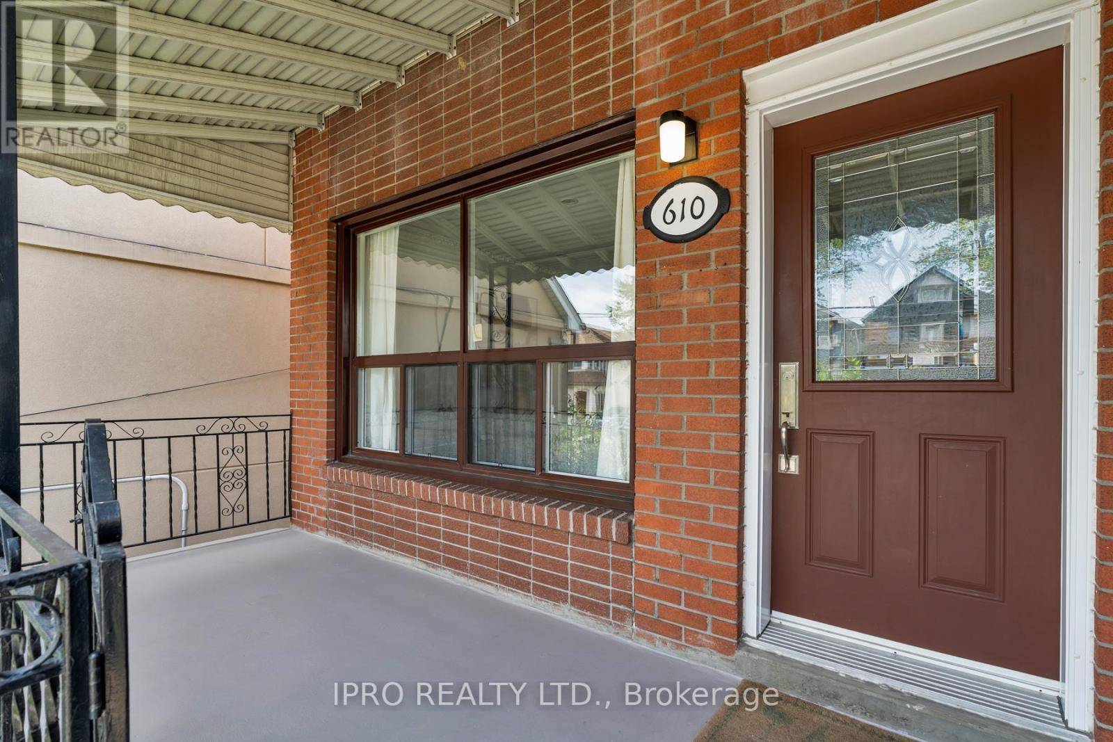 Toronto (blake-jones), ON M4J4B2,610 GREENWOOD AVENUE