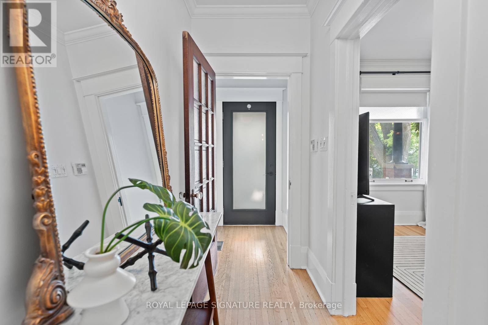 Toronto (greenwood-coxwell), ON M4L2V4,247 HIGHFIELD ROAD