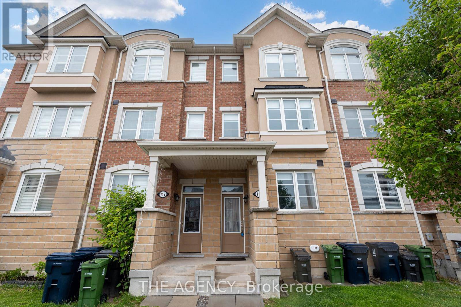 Toronto (clairlea-birchmount), ON M1L2C1,114 CLEANSIDE ROAD