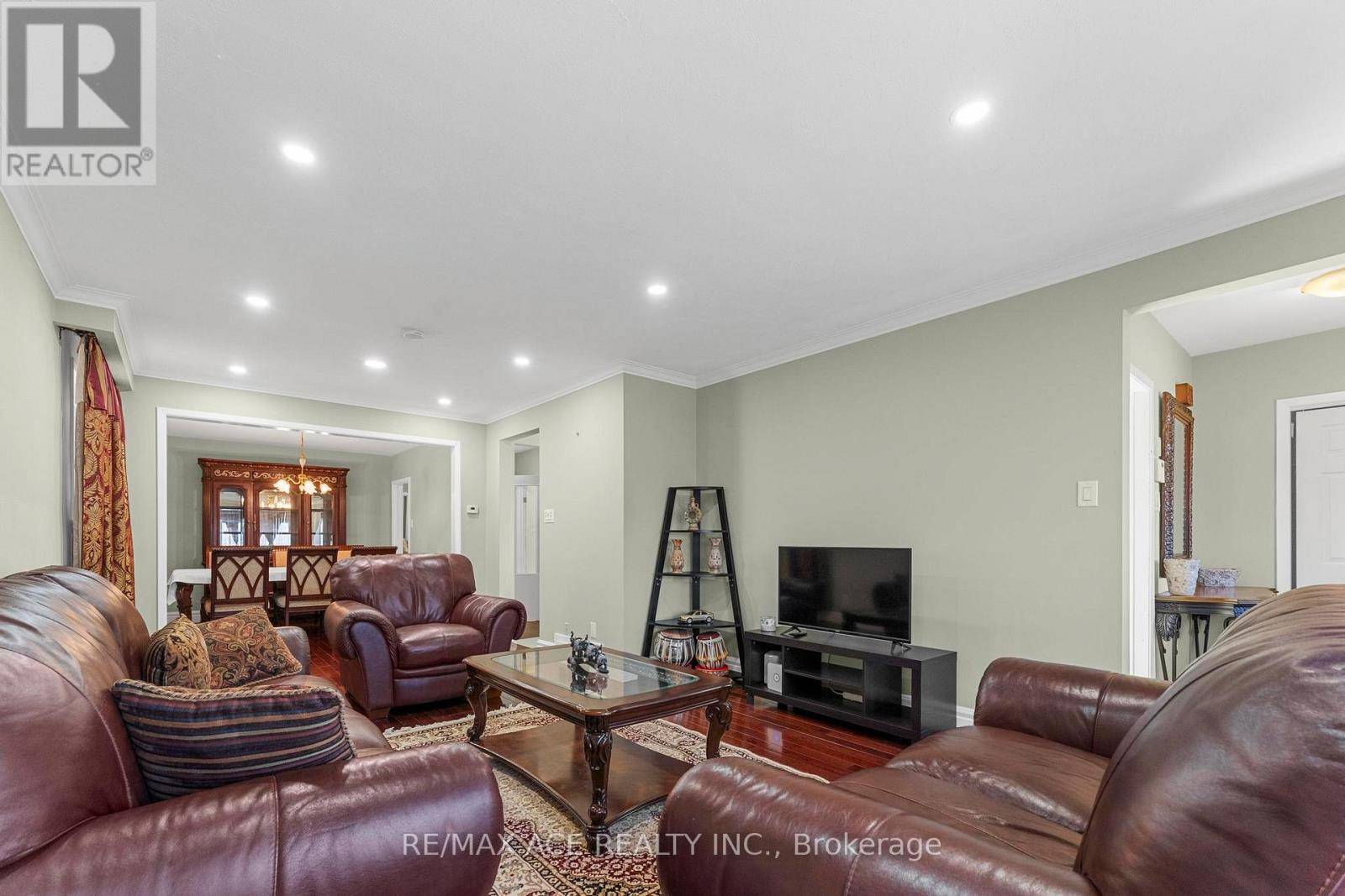 Toronto (cliffcrest), ON M1M1X6,23 MACDUFF CRESCENT