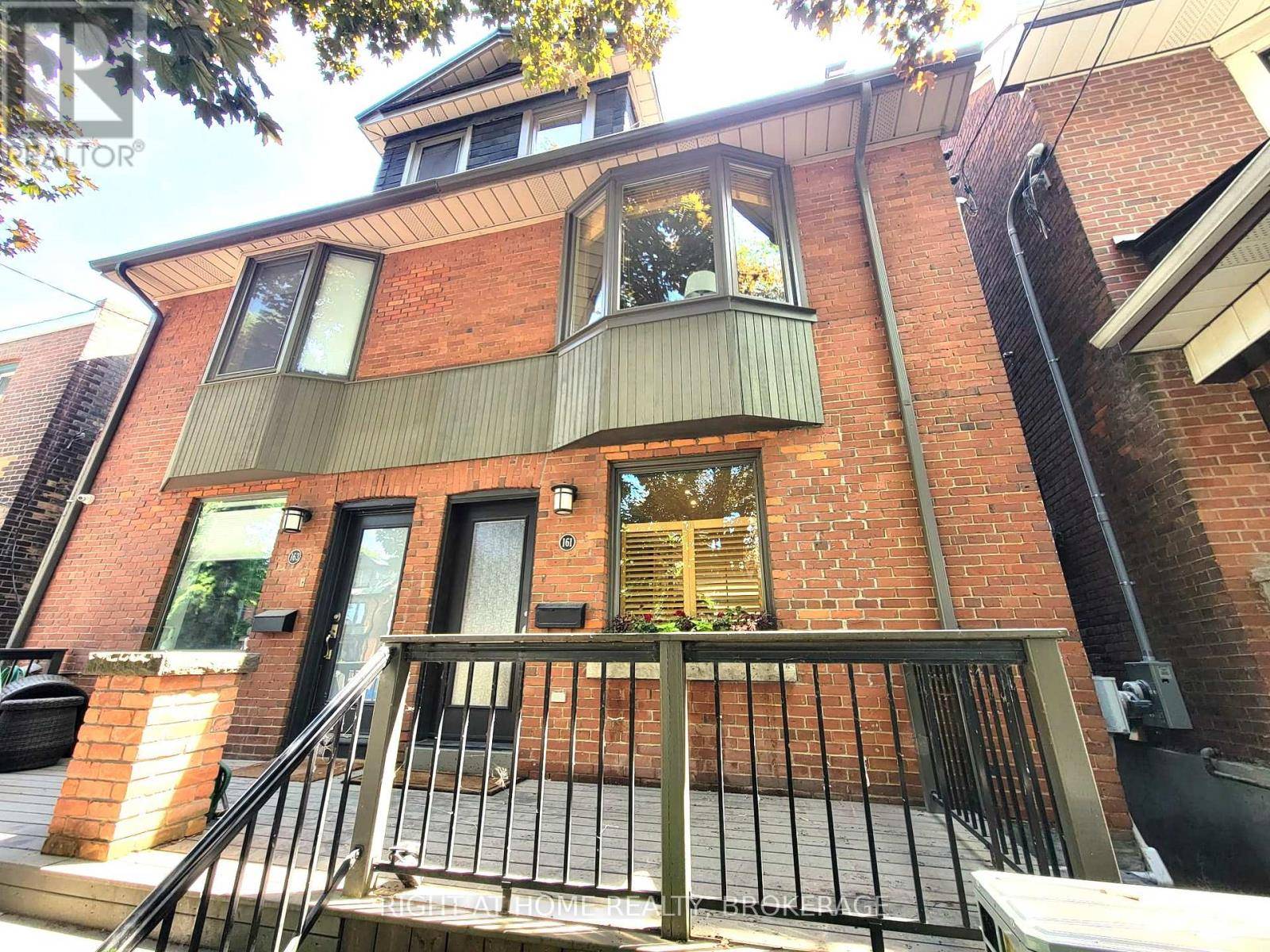Toronto (north Riverdale), ON M4K1B8,161 LANGLEY AVENUE