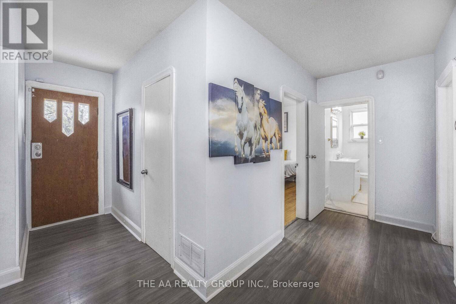 Oshawa (central), ON L1H2B7,233 MCNAUGHTON AVENUE