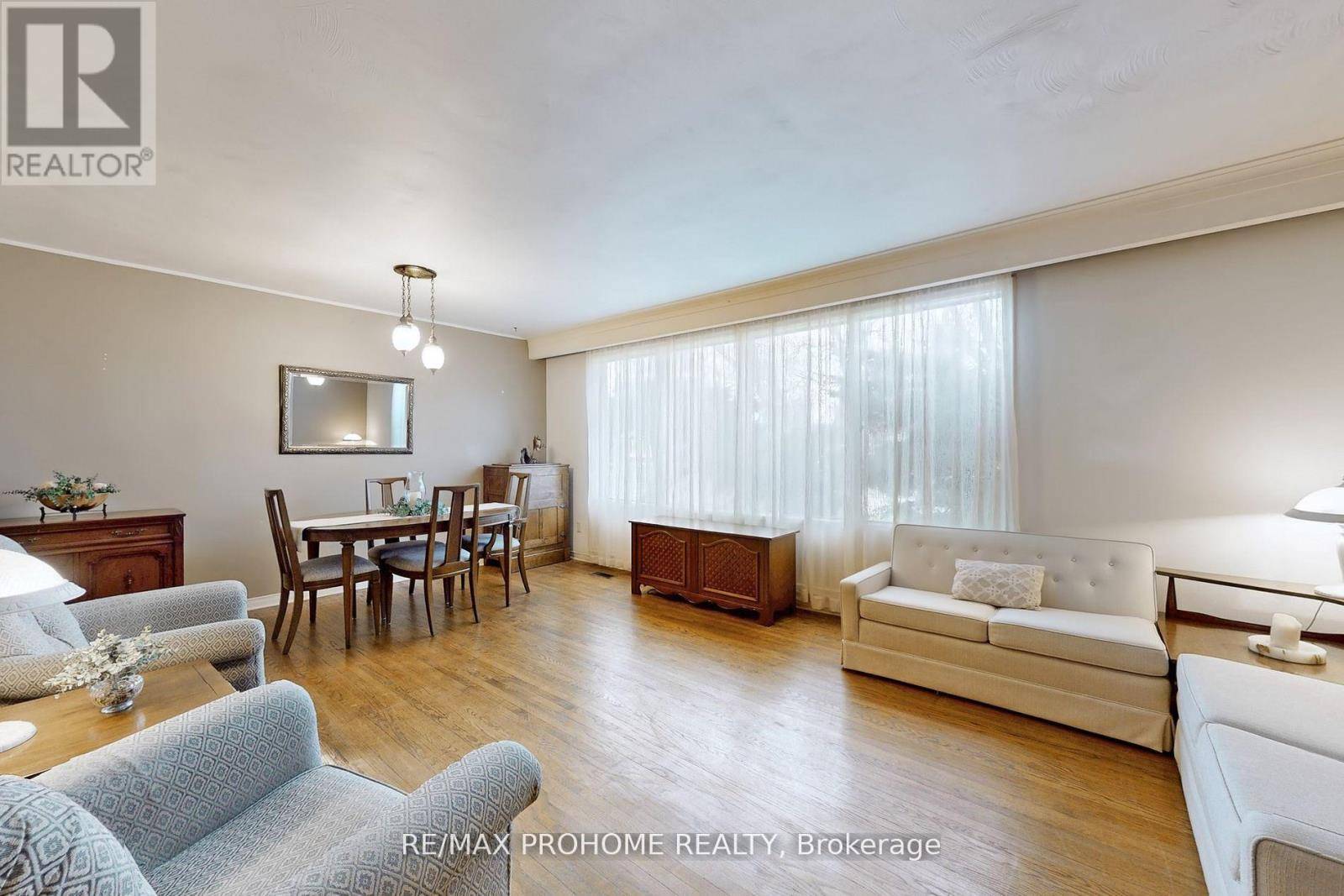 Toronto (ionview), ON M1K3T7,17 OAKWORTH CRESCENT