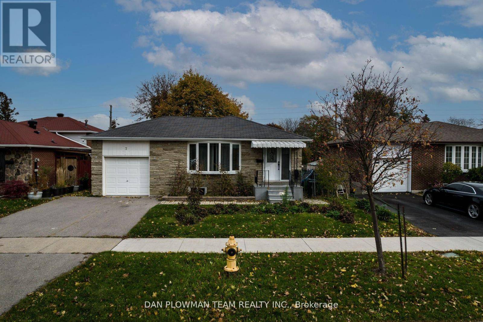 Toronto (woburn), ON M1H2T1,7 BERKHAM ROAD