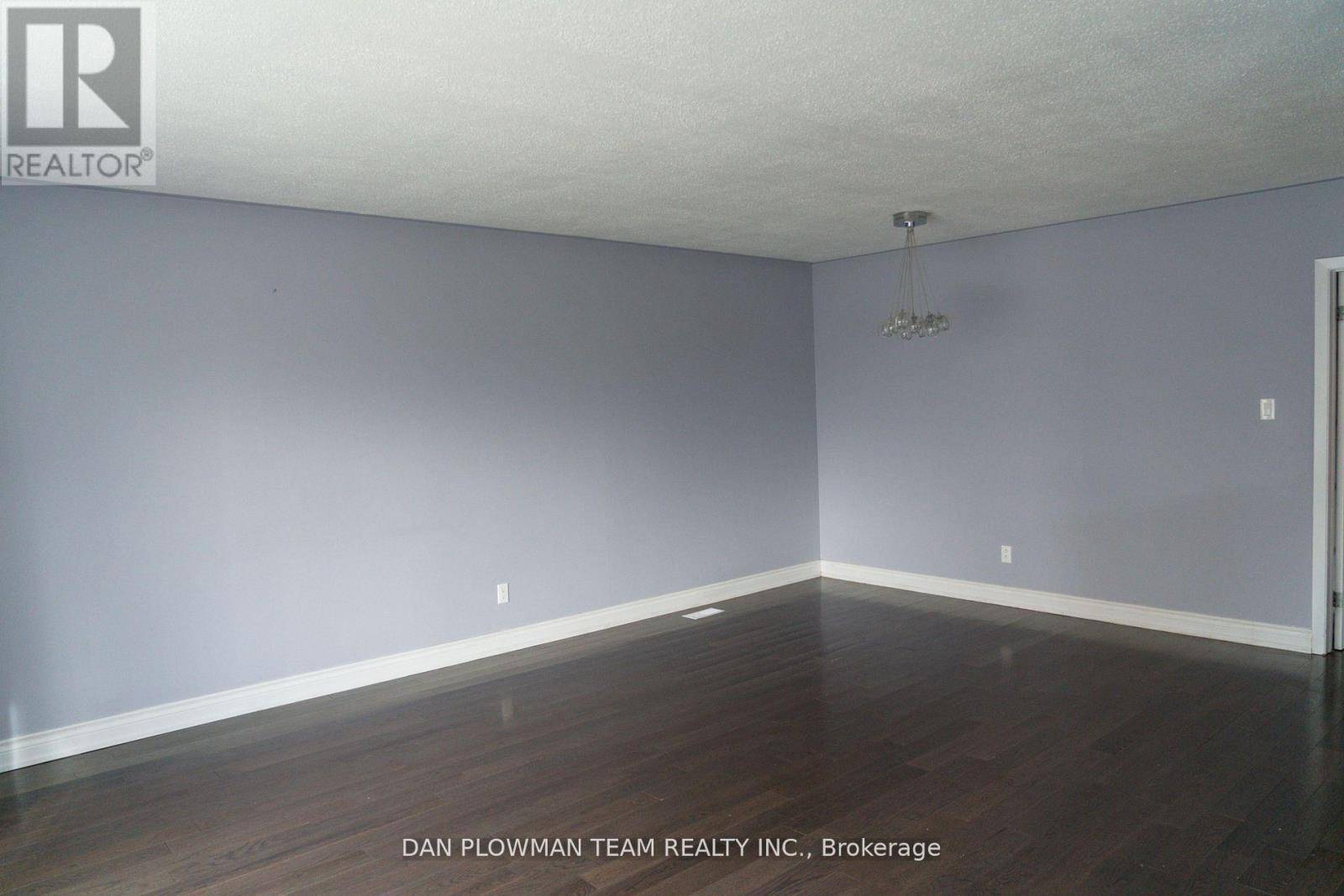 Toronto (woburn), ON M1H2T1,7 BERKHAM ROAD