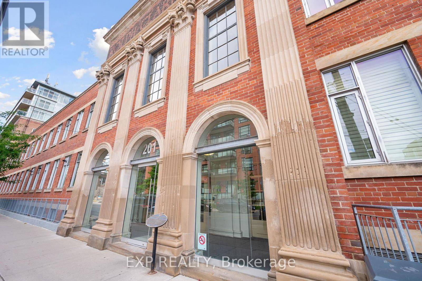 Toronto (south Riverdale), ON M4M2S3,201 Carlaw AVE #608