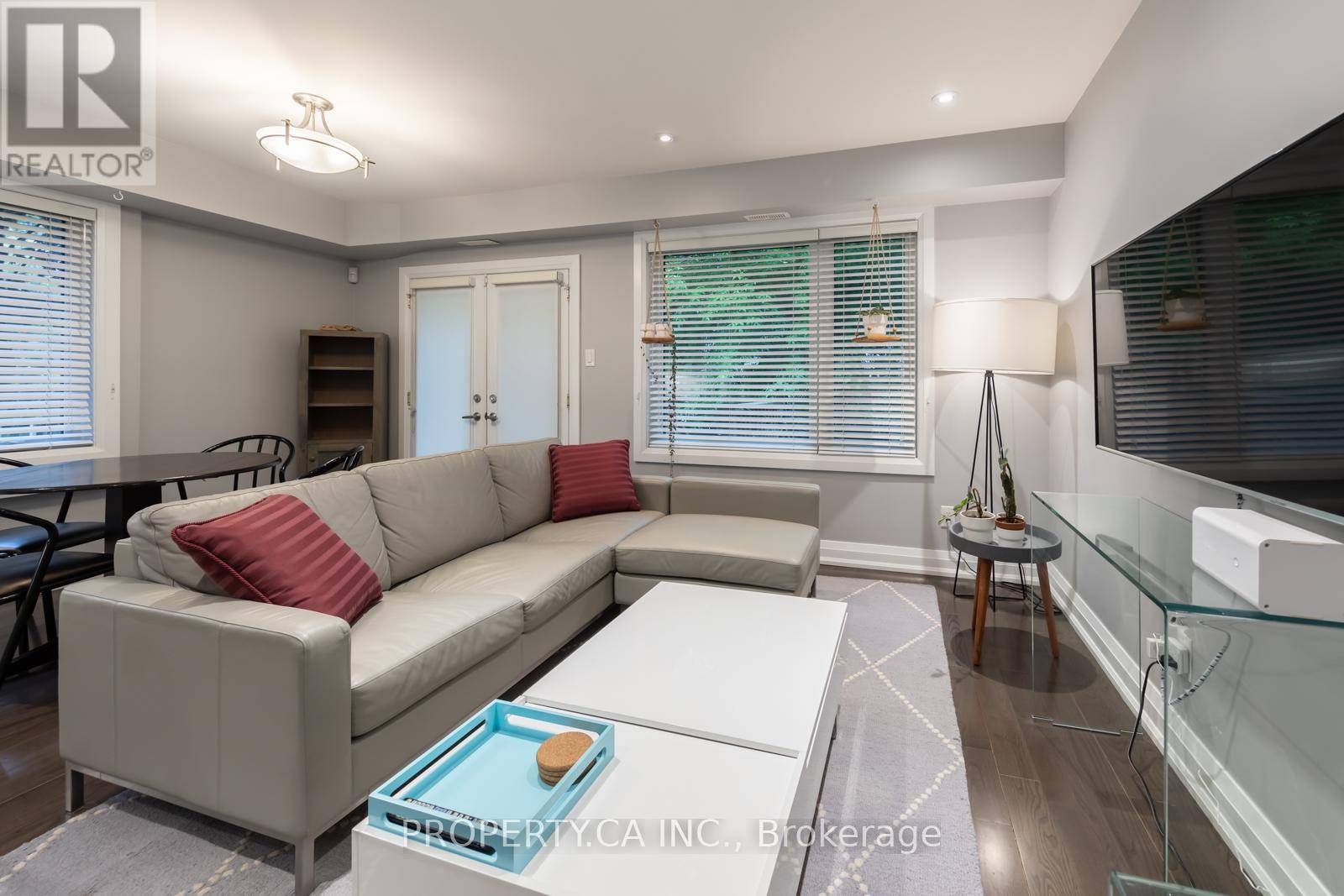 Toronto (the Beaches), ON M4E2H5,475 Woodbine AVE #4