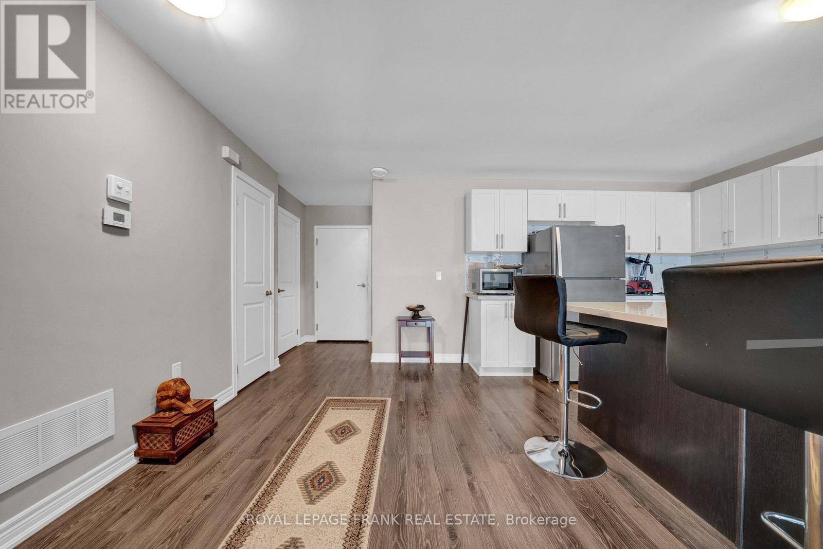 Oshawa (central), ON L1H2R1,398 OLIVE AVENUE