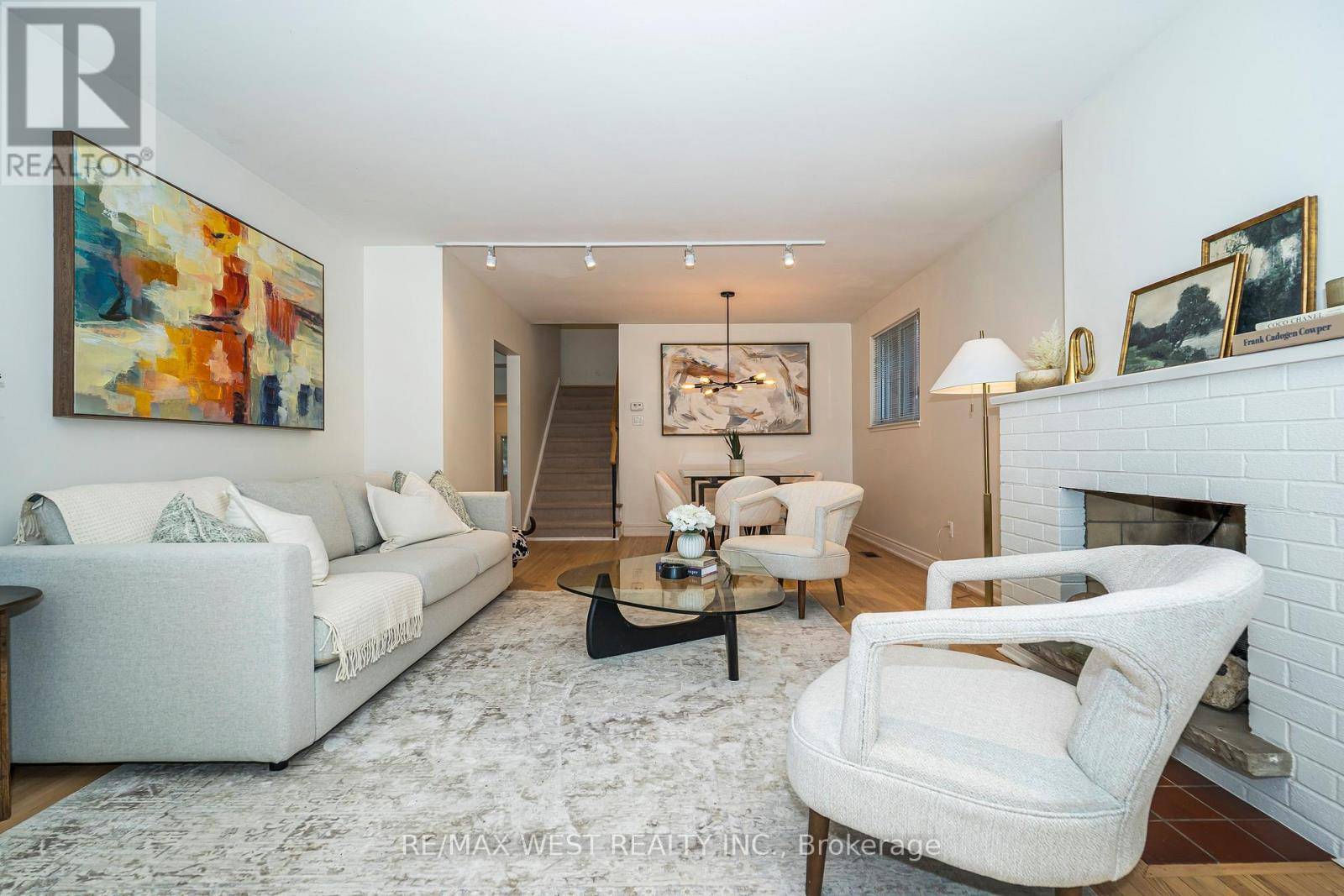 Toronto (guildwood), ON M1E1B1,57 BLEDLOW MANOR DRIVE