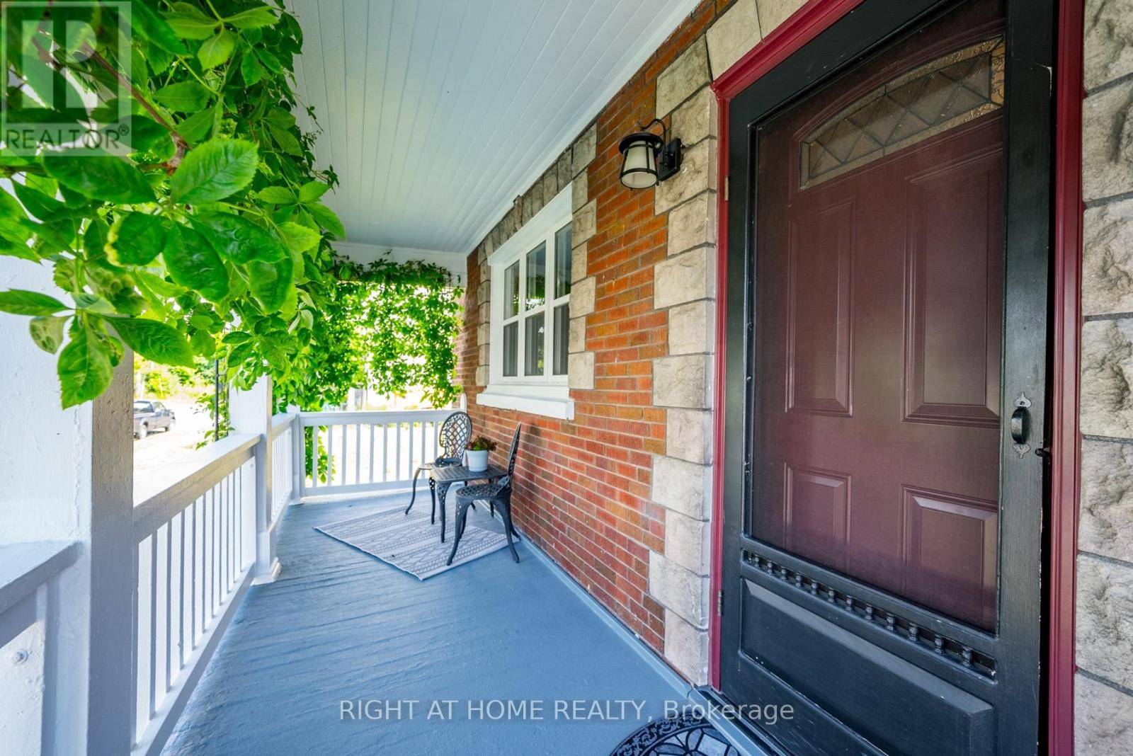 Oshawa (lakeview), ON L1H4T7,739 ALBERT STREET