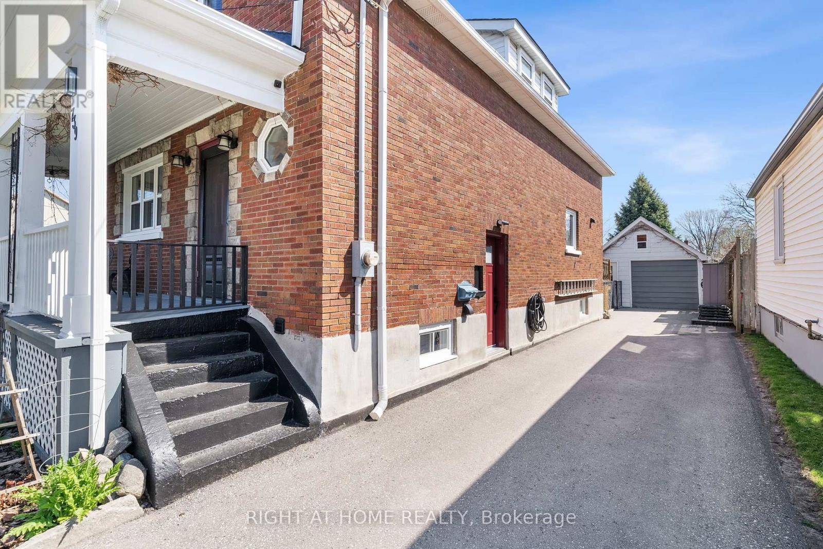 Oshawa (lakeview), ON L1H4T7,739 ALBERT STREET