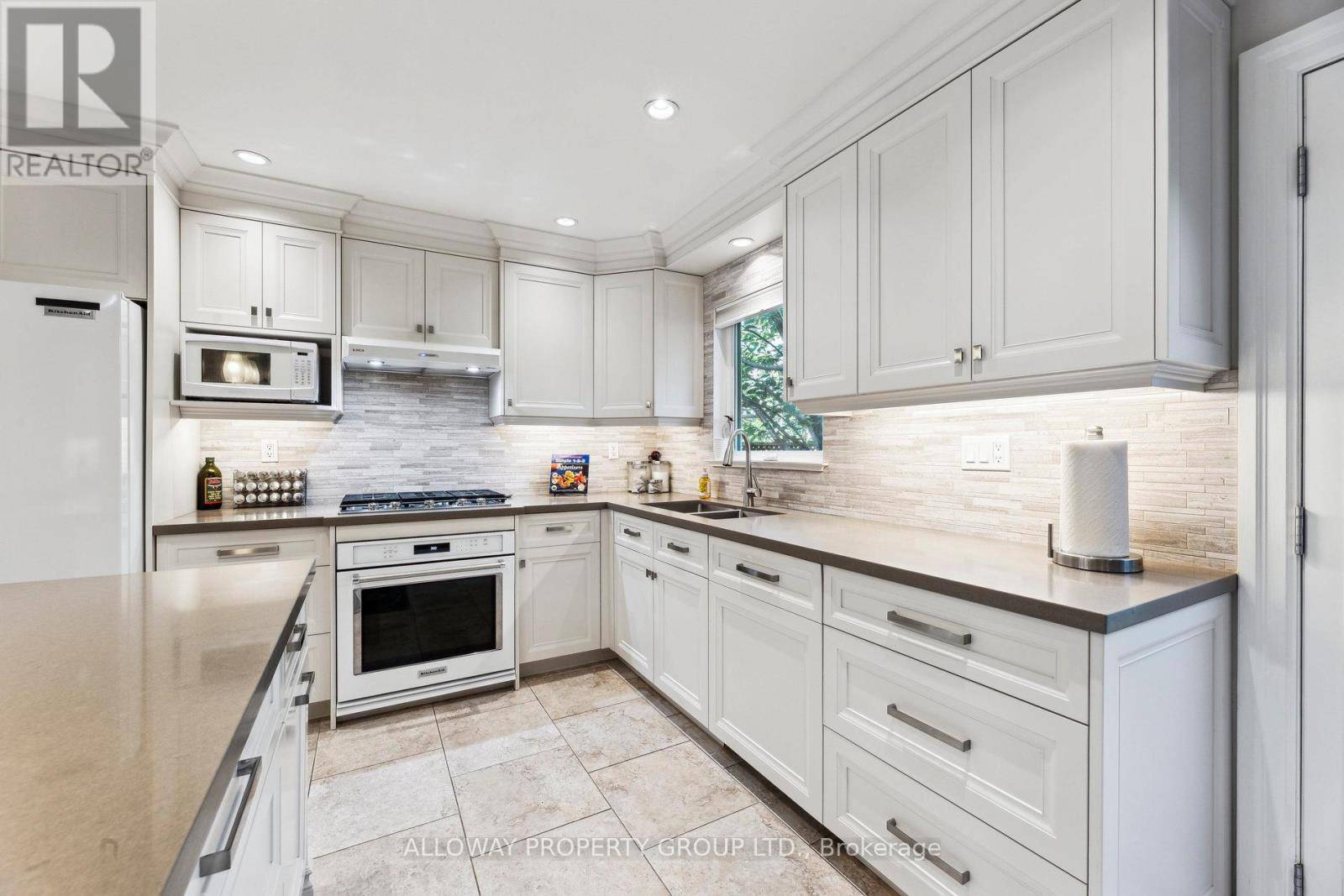 Pickering (liverpool), ON L1V5B8,1619 DEERBROOK DRIVE
